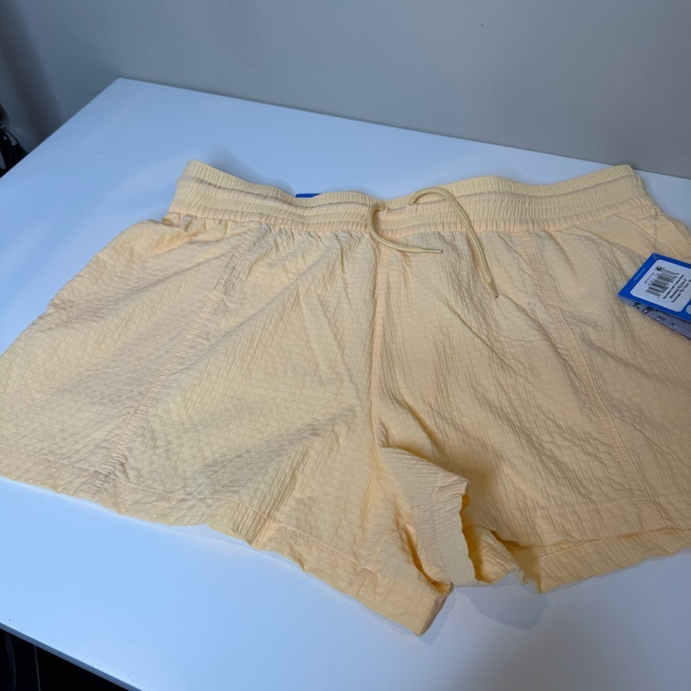 Columbia yellow gold shorts size XL